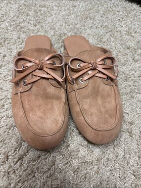 Universal Thread boat shoes 7.5